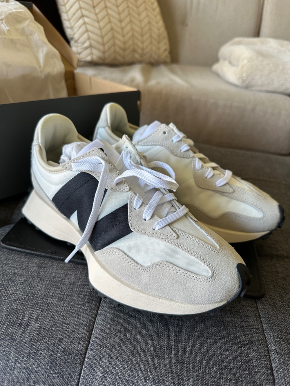 Women’s New Balance 327 Sneakers (WS327FE)